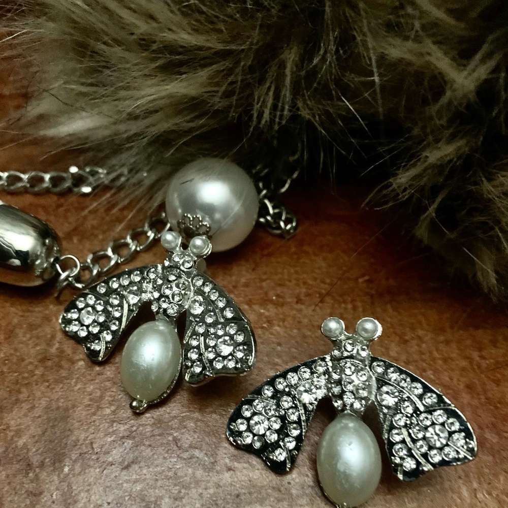 ARETES DE FANTASÍA ABEJASDIAMANTES SINTÉTICOS COLOR SILVER